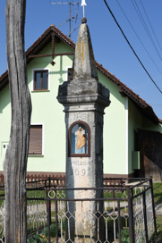 Lešnica pri Ormožu - Znamenje pri domačiji Lah