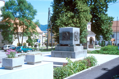 Ruše - Spomenik z grobnico