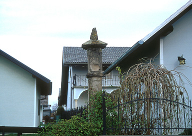 Bukovci - Znamenje pri hiši Bukovci 4a