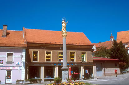 Slovenska Bistrica - Znamenje s kipom Matere božje