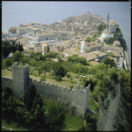 Piran - Obzidje na pobočju Mogorona
