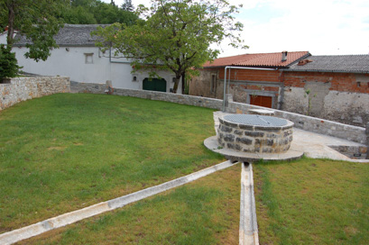 Vrhovlje pri Sežani - Domačija Vrhovlje 13