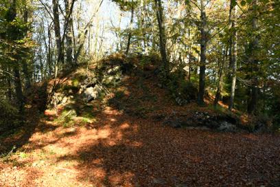 Stražberk - Ruševine gradu na griču Stari grad