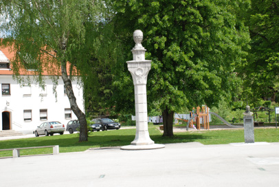 Mežica - Spominski park pred Narodnim domom