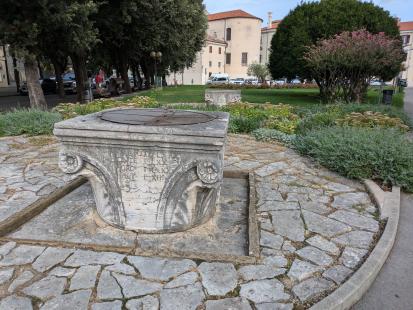 Koper - Cisterna in vodnjaka na Trgu Brolo