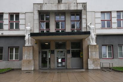 Trbovlje - Plastiki rudarjev na portalu Občine