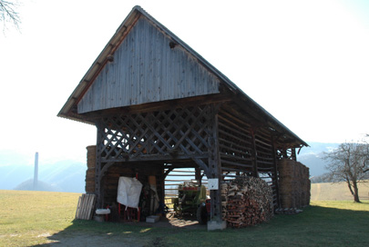 Retje nad Trbovljami - Kozolec na domačiji Retje 8a