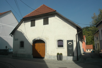 Novo mesto - Poštni hlev