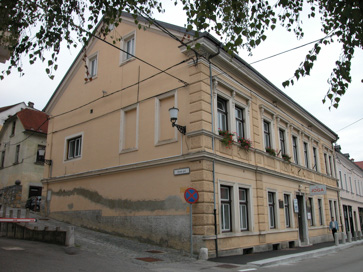 Novo mesto - Hiša Prešernov trg 8