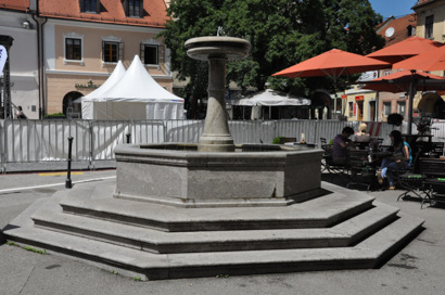 Novo mesto - Vodnjak na Glavnem trgu