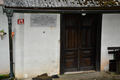 Žaloviče - Hiša s spominsko ploščo bolnišnici in kurirski postaji