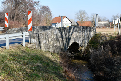 Žvabovo - Enoločni kamniti most čez Kobilo