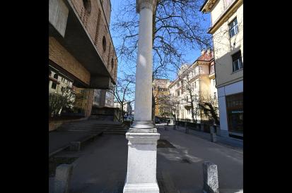 Ljubljana - Spominski steber Jožetu Plečniku