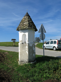 Kalobje - Znamenje južno pred vasjo