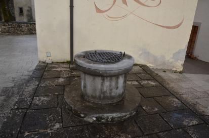 Škocjan pri Divači - Komunski vodnjak