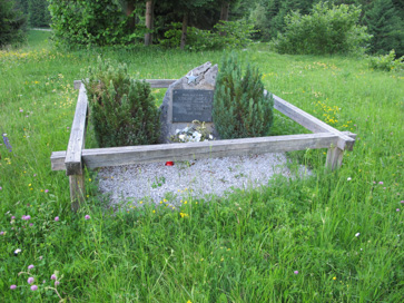 Gorjuše - Spominsko znamenje Janezu Strgarju in Feliksu Bezniku