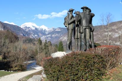 Ribčev Laz - Spomenik prvopristopnikom na Triglav