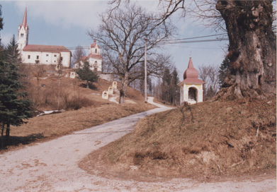 Mokronog - Svete stopnice s kapelami na Žalostni gori