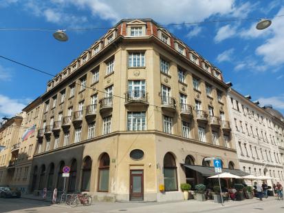 Ljubljana - Palača Cankarjeva 12