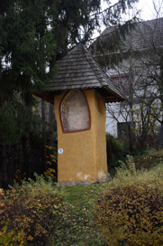Metlika - Znamenje pri cerkvi sv. Martina