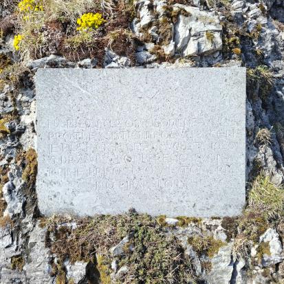 Velika Planina - Spominska plošča konferenci SKOJ-a na Mali Planini