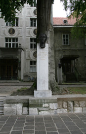 Ljubljana - Spomenik Davorinu Jenku