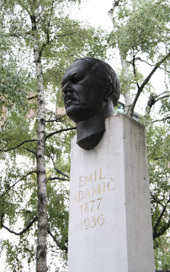 Ljubljana - Spomenik Emilu Adamiču