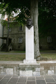 Ljubljana - Spomenik Hugolinu Sattnerju