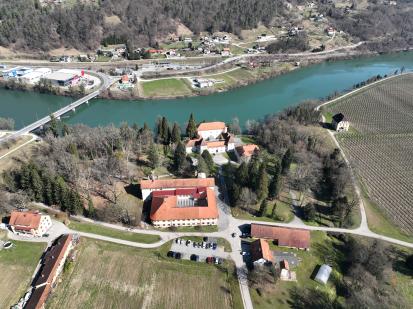 Radeče - Dvorec Dvor s parkom