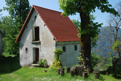 Gorenja Trebuša - Kašča s kovačijo Gorenja Trebuša 89