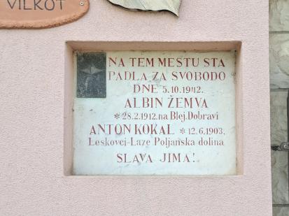 Hraše pri Lescah - Spominska plošča na hiši Hraše 21