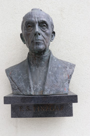 Lesce - Spomenik Frana Saleškega Finžgarja