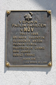 Mošnje - Spominska plošča na Gasilskem domu