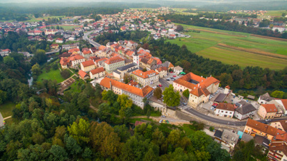 Črnomelj - Zahodni stavbni niz Ulice Staneta Rozmana