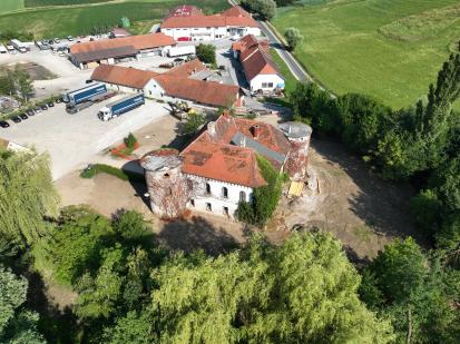 Dobrnež - Dvorec Golič