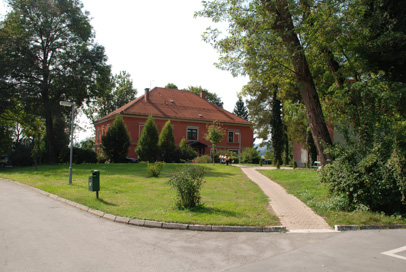Grmovje - Dvorec s parkom