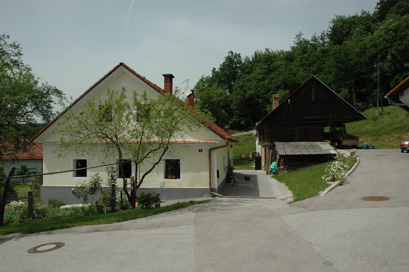 Rova - Domačija Hrastičje 9
