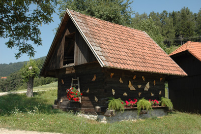 Zavodnje - Kašča na domačiji Zavodnje 36
