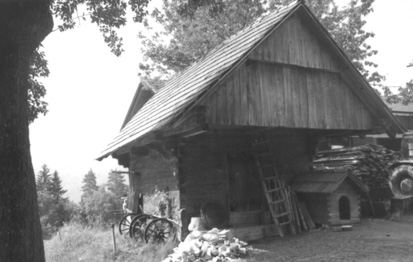 Zavodnje - Kašča na domačiji Zavodnje 44