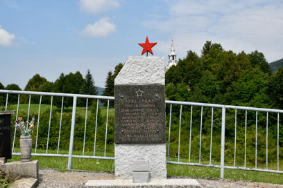 Drage - Grob s spomenikom NOB