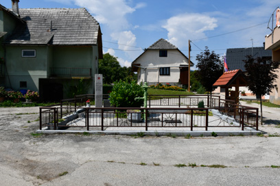 Dragomlja vas - Spomenik NOB