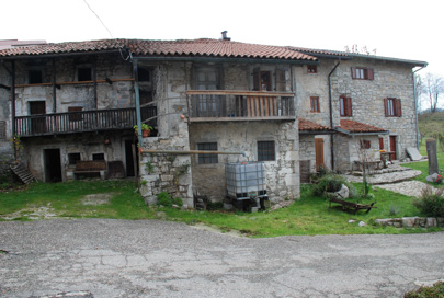 Robidišče - Preužitkarska hiša ob hiši Robidišče 14