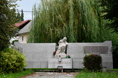 Gradac - Spomenik NOB