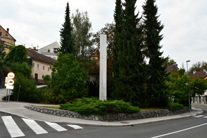Metlika - Obelisk