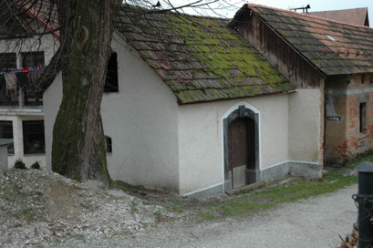 Notranje Gorice - Kašča pri hiši Cesta na Log 7