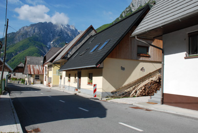 Log pod Mangartom - Niz hiš Log pod Mangartom 25, 26, 27 in 28
