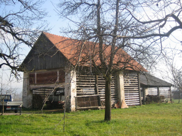 Log pri Brezovici - Toplar pri hiši Loška 21a