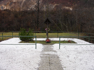 Potok v Črni - Grobišče talcev