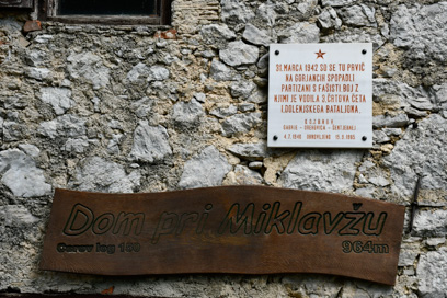 Gorjanci - Spominska plošča spopadu pri Miklavžu