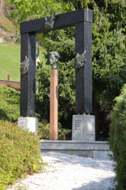 Kamnik - Spomenik Francetu Balantiču na Novem trgu